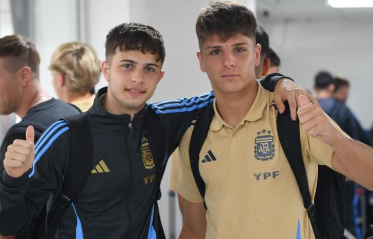 De Martis (derecha), delantero de Lanús.