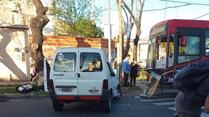 El grave accidente fue a una cuadra del Cementerio de Lomas.