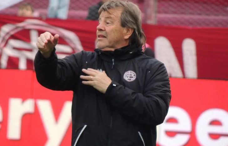 Ricardo Zielinski, molesto tras el empate ante Godoy Cruz.
