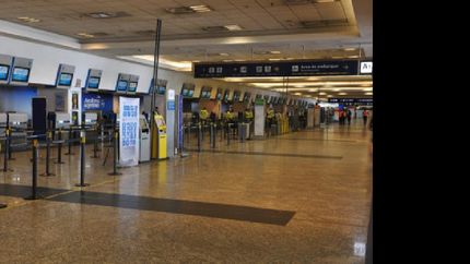 aerolineas argentinas cancelo todos sus vuelos del martes por el paro