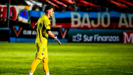 Sebastián Giovini acumula 40 partidos oficiales con la camiseta de Brown de Adrogué. Sebastián Giovini acumula 40 partidos oficiales con la camiseta de Brown de Adrogué.