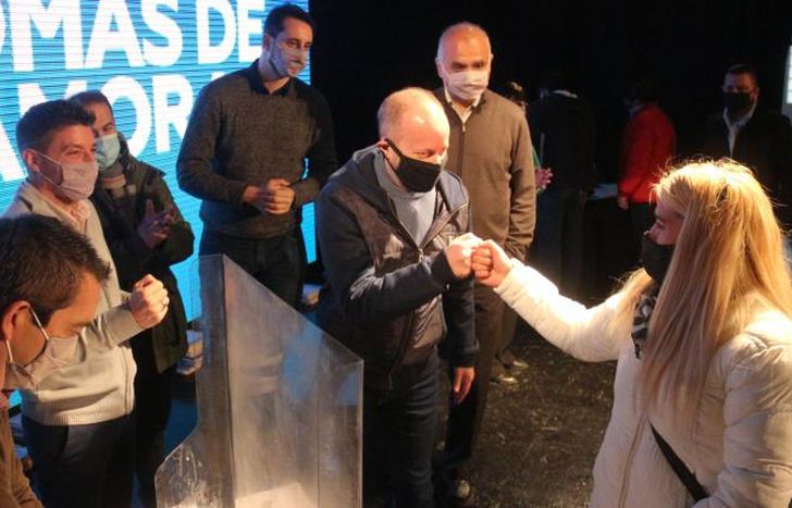 Insaurralde estuvo junto a las familias en el Teatro.