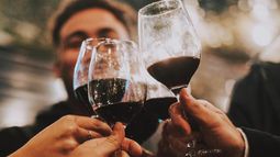 Habrá promociones para la compra y recarga de copas de vino.