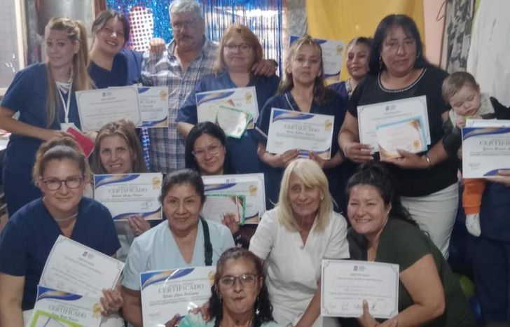 Los vecinos concluyeron los cursos y recibieron los diplomas.