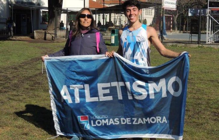 Di Stefano representa a Lomas en el equipo de atletismo.