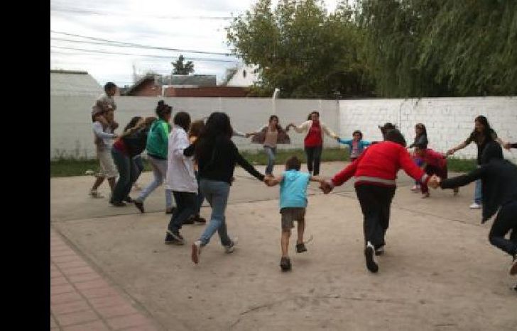 para colaborar con los chicos que viven en los hogares.