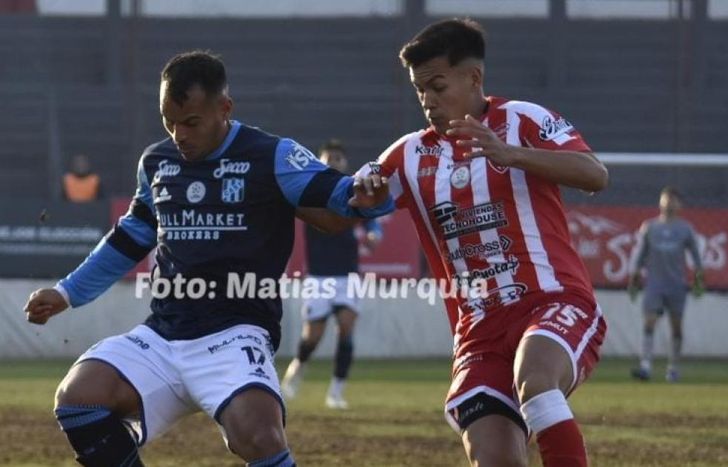 Talleres se salvó sobre el final de otra derrota.