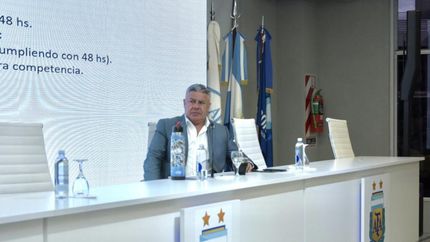 El presidente de la AFA, Claudio Tapia, en la reunión en Ezeiza.