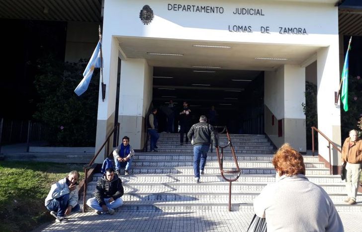 El acusado sigue detenido.