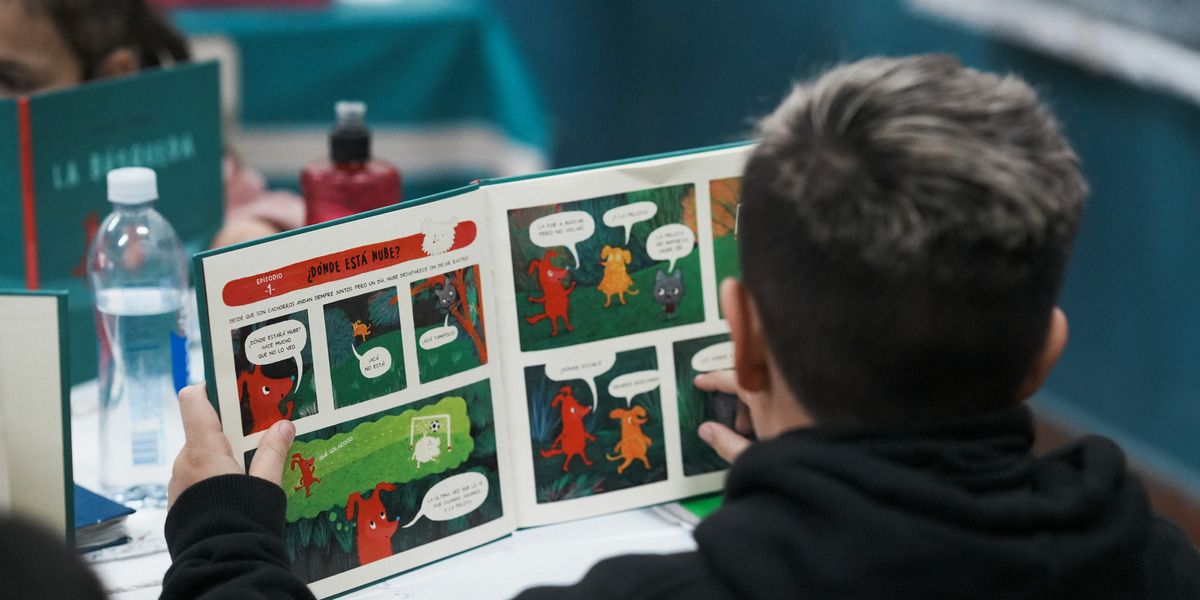 En Lomas de Zamora, los estudiantes pueden llevarse libros de la escuela a sus casas.