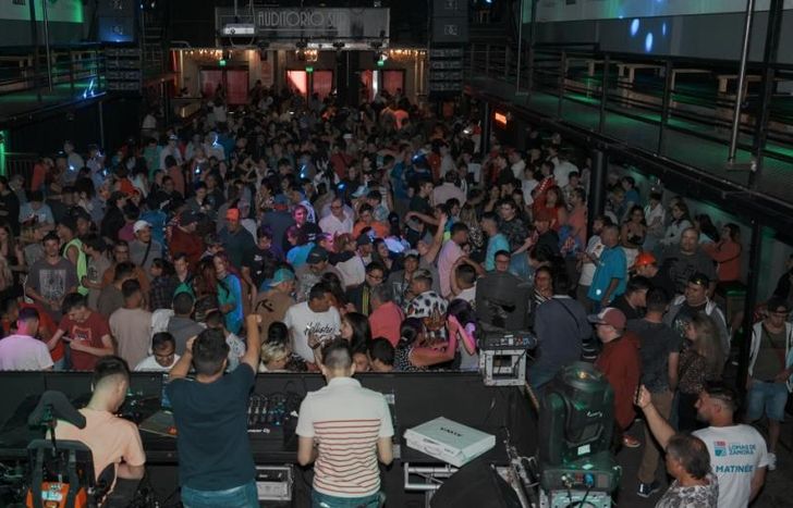 Las luces y el sonido están adaptados a las preferencias de los participantes.