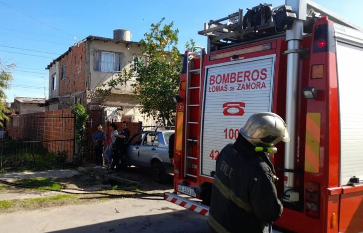 Los Bomberos de Lomas trabajaron en el lugar.