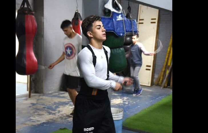 El Peke entrena todos los días en el gimnasio del club Temperley.