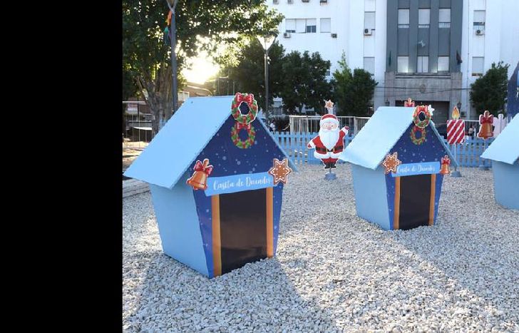 la plaza se convirtió en un parque temático.