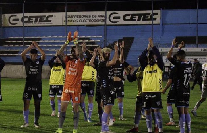 Con dos victorias consecutivas, el Cele salió del fondo.