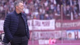 Kudelka deberá rearmar la defensa y el mediocampo