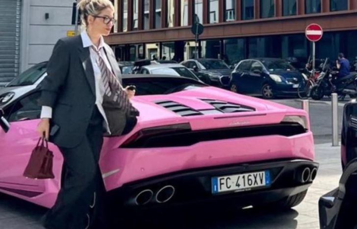 Wanda Nara y su Lamborghini rosa.