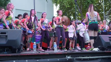 El Festival de las Mujeres convocó a miles de personas en la Plaza Grigera.