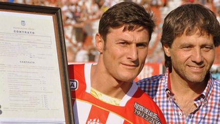 Zanetti vistió por primera vez la camiseta albirroja en el Campeonato Nacional B 1992/93. Zanetti vistió por primera vez la camiseta albirroja en el Campeonato Nacional B 1992/93.