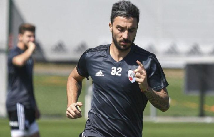 Ignacio Scocco volvió a resentirse de la lesión en el gemelo derecho y el técnico buscaría un delantero como refuerzo.