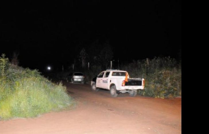 Su auto apareció totalmente destruido por las llamas.