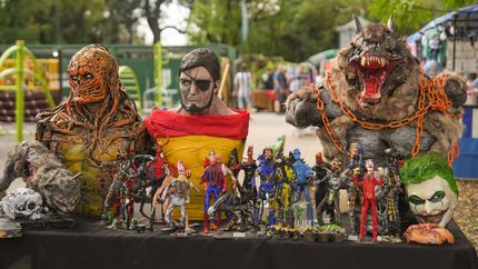 El mundo del cómic, la ilustración y la cultura medieval desembarcó en Banfield con una propuesta abierta a toda la comunidad. El mundo del cómic, la ilustración y la cultura medieval desembarcó en Banfield con una propuesta abierta a toda la comunidad.