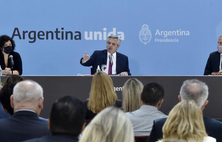 Fernández anunció las medidas de cuidado sanitario.