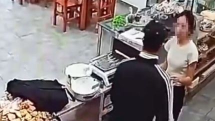 La víctima se resistió e intentó quitarle el arma al ladrón.