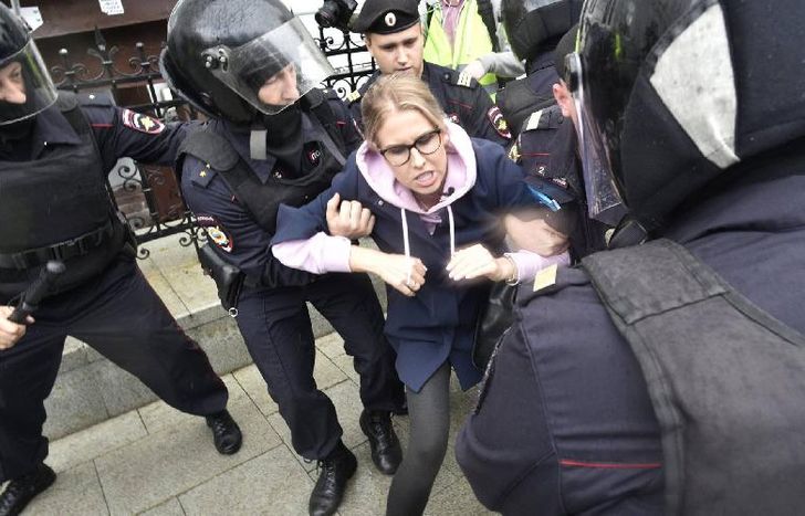 La policía rusa detuvo a la dirigente opositora Liubov Sobol.