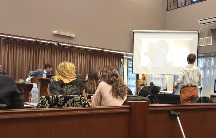 El operativo de Tula fue proyectado en una pantalla y recibió críticas de un experto.