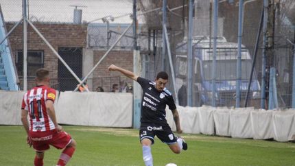 Vivanco saca el centro frente a la marca de Sansotre. Vivanco saca el centro frente a la marca de Sansotre.