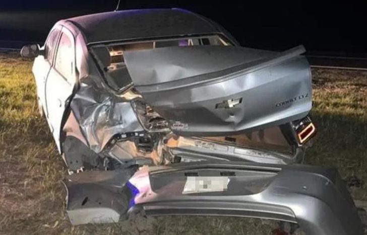 Así quedó el auto del vecino de Lomas.