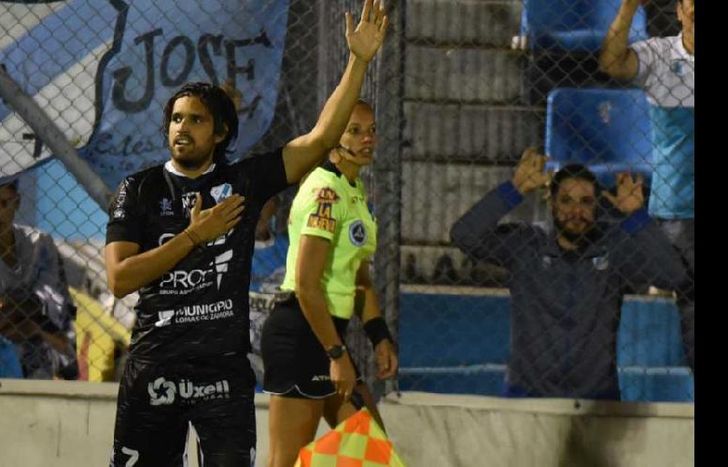 El delantero, que anotó seis goles en el semestre, no quiso hablar de su futuro.