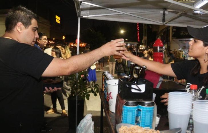 Los comercios pondrán foodtrucks y ofrecerán diferentes promociones.
