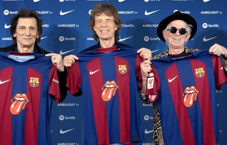 Los Stones con la camiseta del Barcelona.