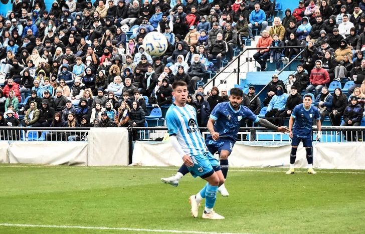 El tucu Esparza fue una de las grandes figuras en el triunfo de Temperley.