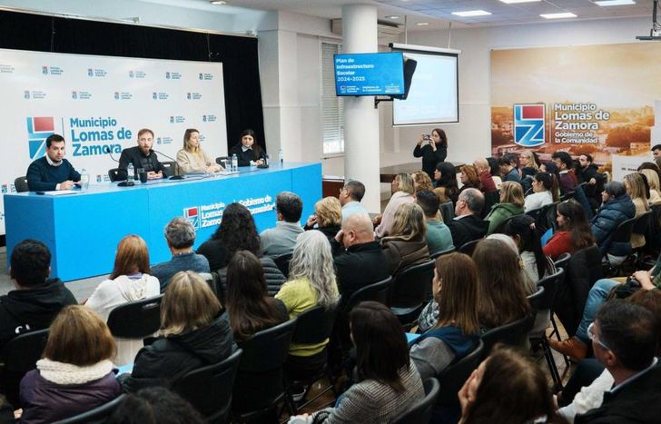 Docentes y directivos estuvieron en el anuncio de la nueva etapa del programa.