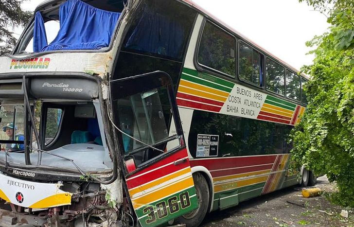 Así quedó uno de los micros.