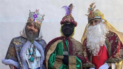 Los Reyes Magos, a la espera de lo que será la caravana del próximo 5 de enero.