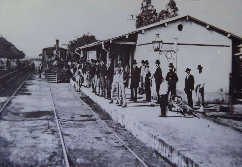 Una postal de la antigua estación de trenes de Lomas de Zamora. 