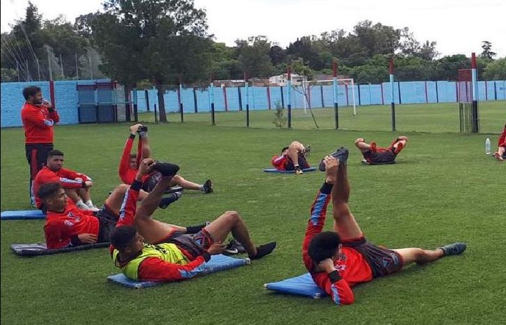 El plantel de Adrogué se trasladó a Villa Gesell para intensificar la pretemporada.
