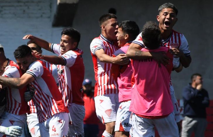 La alegría de los pibes Milrayitas por pasar a la final.