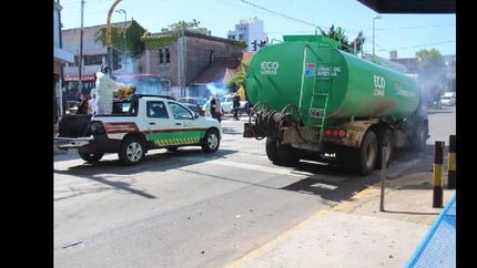 coronavirus: lomas y lanus realizaron en conjunto un operativo de desinfeccion