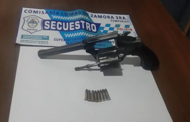 La pistola incautada.