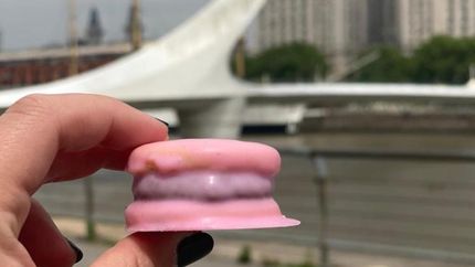 El alfajor rosa, en homenaje a las guerreras que luchan a diario contra el cáncer.