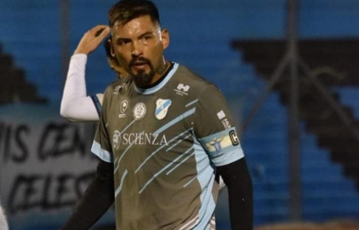 Luis López, el goleador de Temperley recibió una dura sanción.