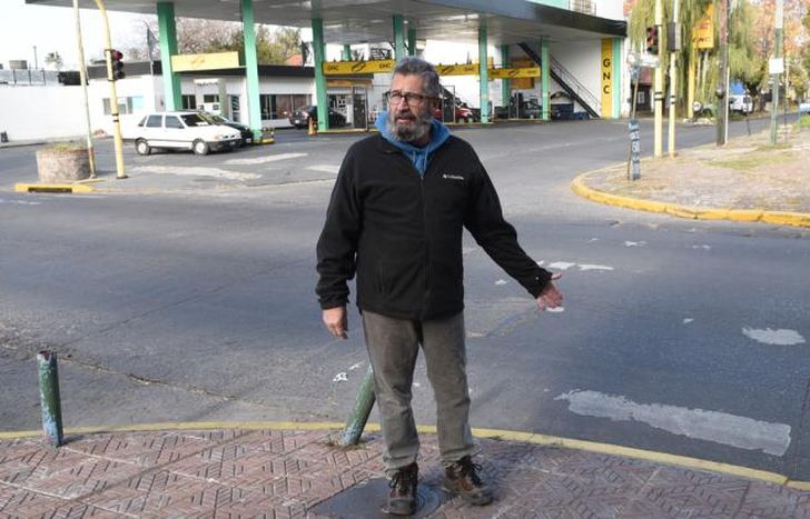 Doldán señala el lugar donde estaba el surtidor.