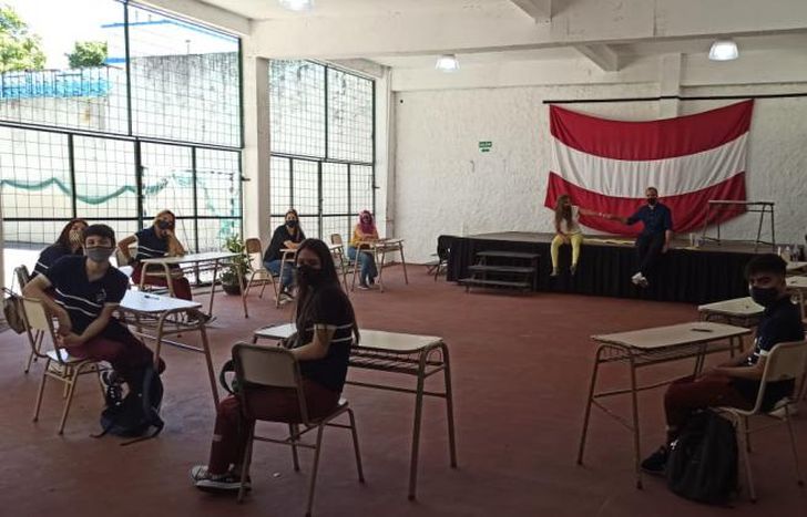 Concurren grupos de hasta diez estudiantes.