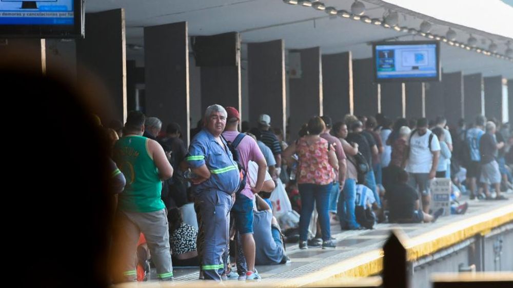 Mucha espera en medio de la ola de calor.