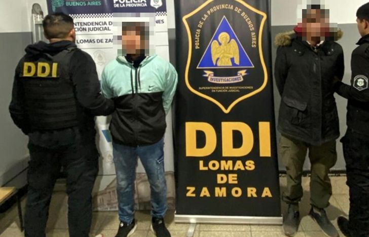 Los dos sospechosos detenidos por la DDI de Lomas de Zamora.
